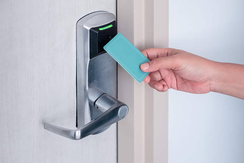 AccessControl-Wireless-DoorEntry-vichaiviriyathanaporn-Alamy-23